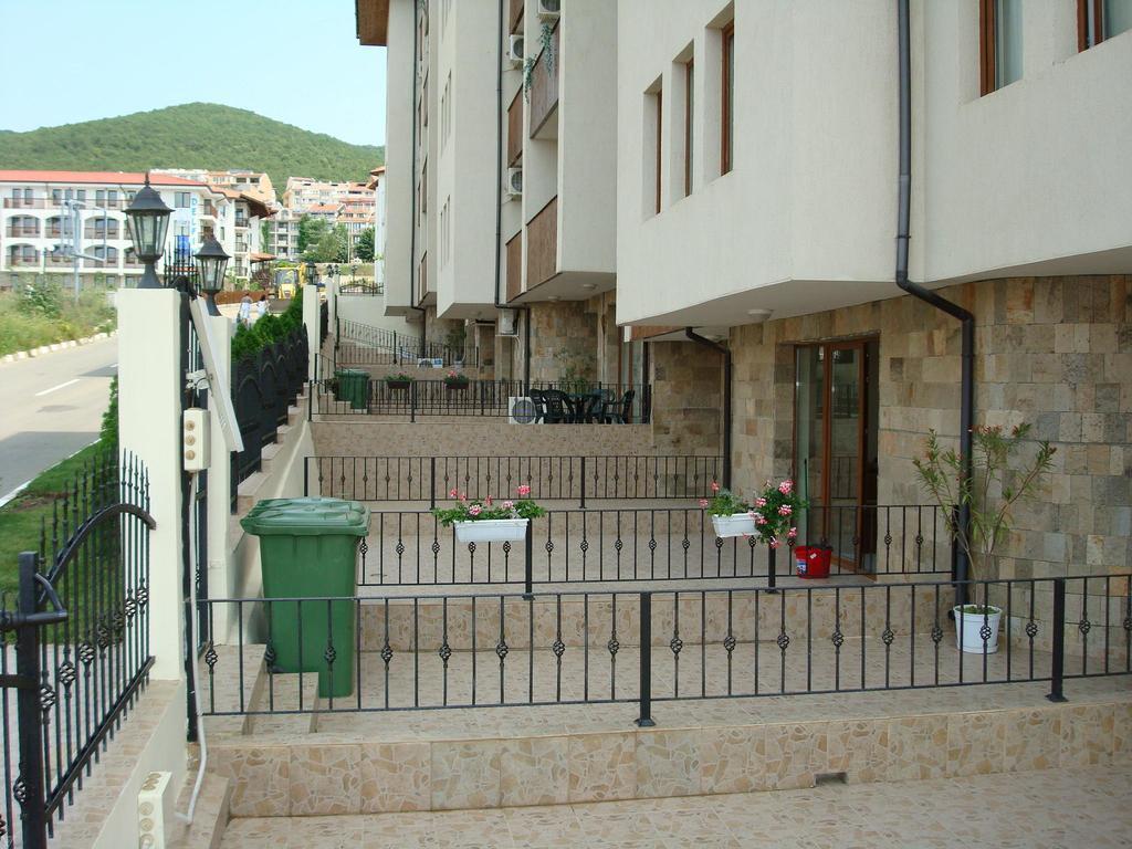 Apartments In Complex Chateau Nessebar Sveti Vlas Extérieur photo