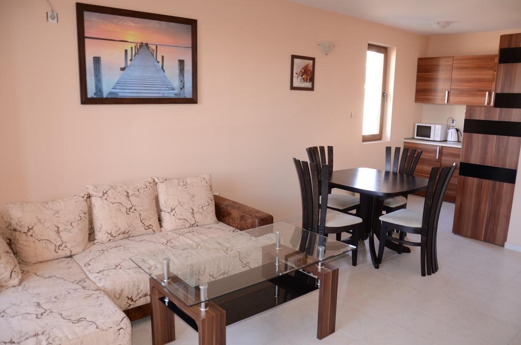 Apartments In Complex Chateau Nessebar Sveti Vlas Extérieur photo