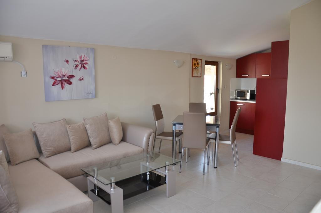 Apartments In Complex Chateau Nessebar Sveti Vlas Extérieur photo